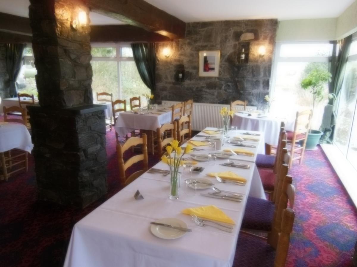 Y Giler Arms Hotel Pentrefoelas ภายนอก รูปภาพ