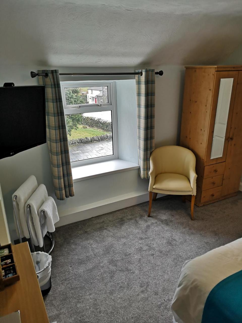Y Giler Arms Hotel Pentrefoelas ภายนอก รูปภาพ